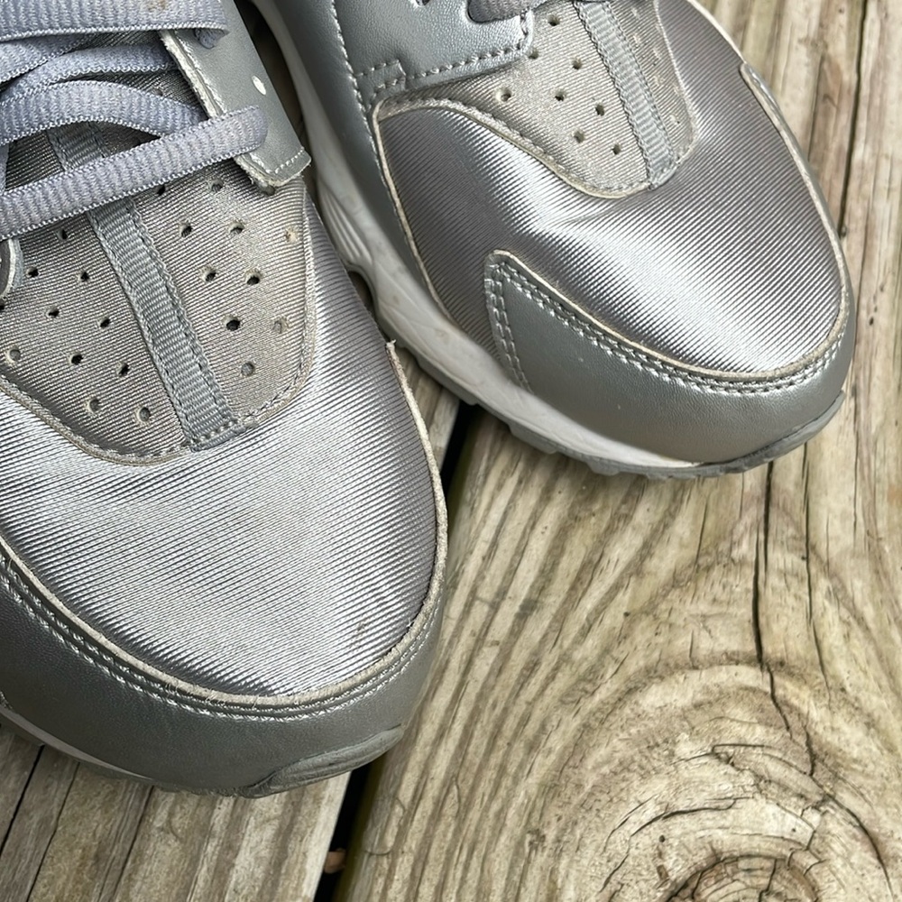 Nike Huarache Run Silver/Gray Sneakers Size 9 - Picture 7 of 13
